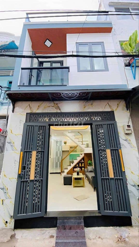 Nhà ngay vòng xoay Phú Lâm nhà thông thoáng,nhà đẹp vào ở ngay gần chợ