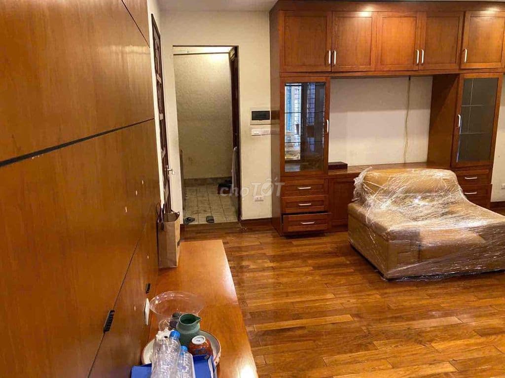 Cho thuê tầng 2 Biệt thự Nguyễn Gia Thiều tt phố cổ 70m , kd văn phong