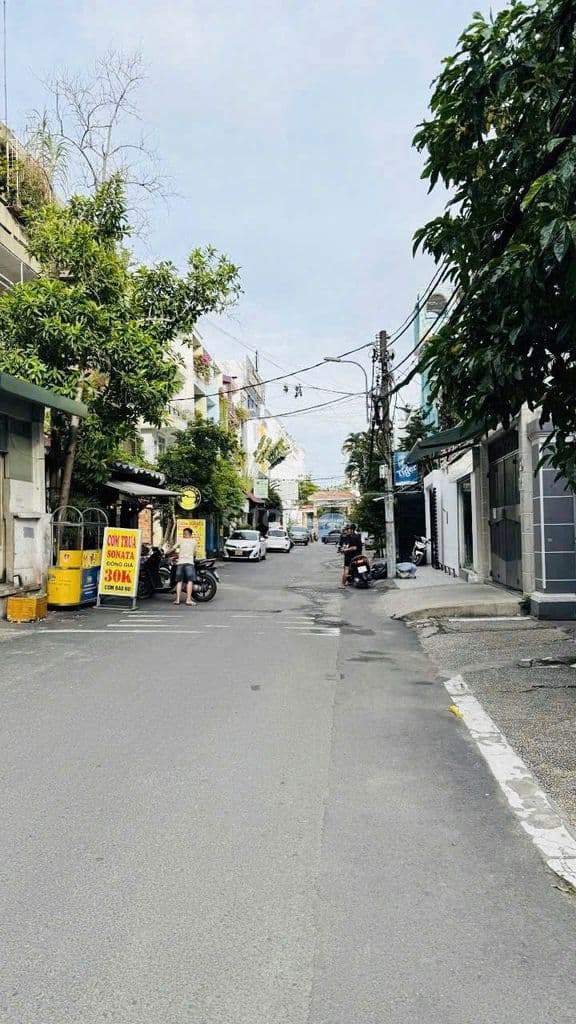 🔥13,5 Tỷ,nhà khu bàn cờ 778 Nguyễn Kiệm DT : 4x20 KC: 4 Tầng đường 10m