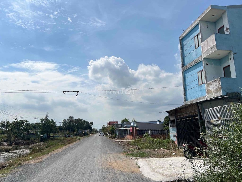 BÁN CHIA TÀI SẢN GIẢM 7 TỶ 14.000M2 LÔ NHÌ ĐƯỜNG RỪNG SÁT GIÁ 2.5Tr/M2 - Ảnh 2