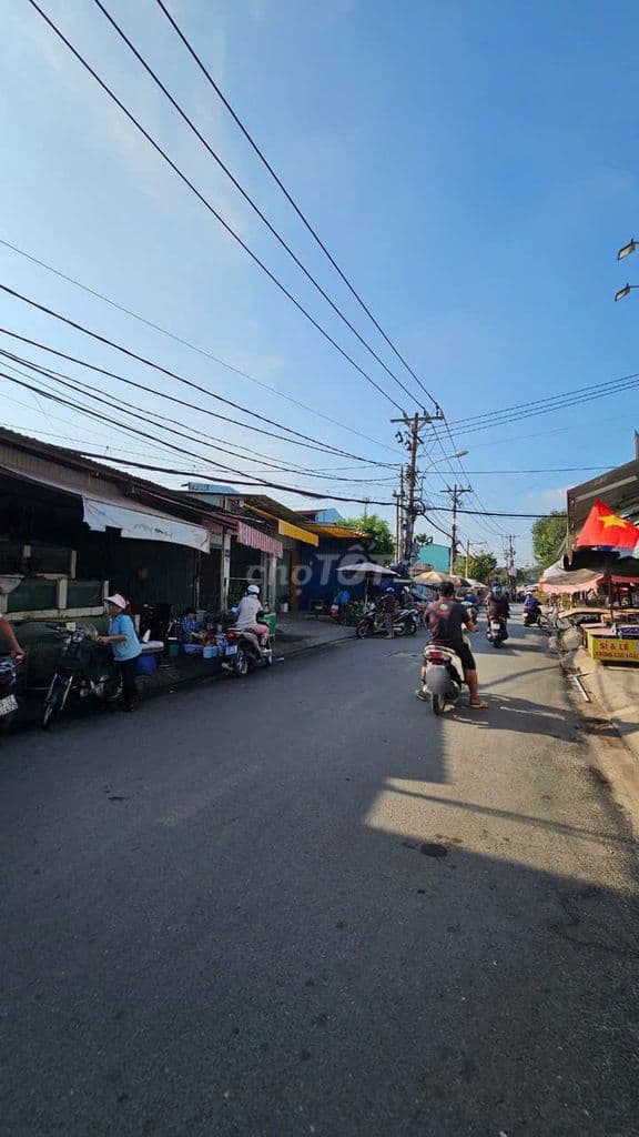 Cần bán nhà mặt tiền đường Xuân Thới 8