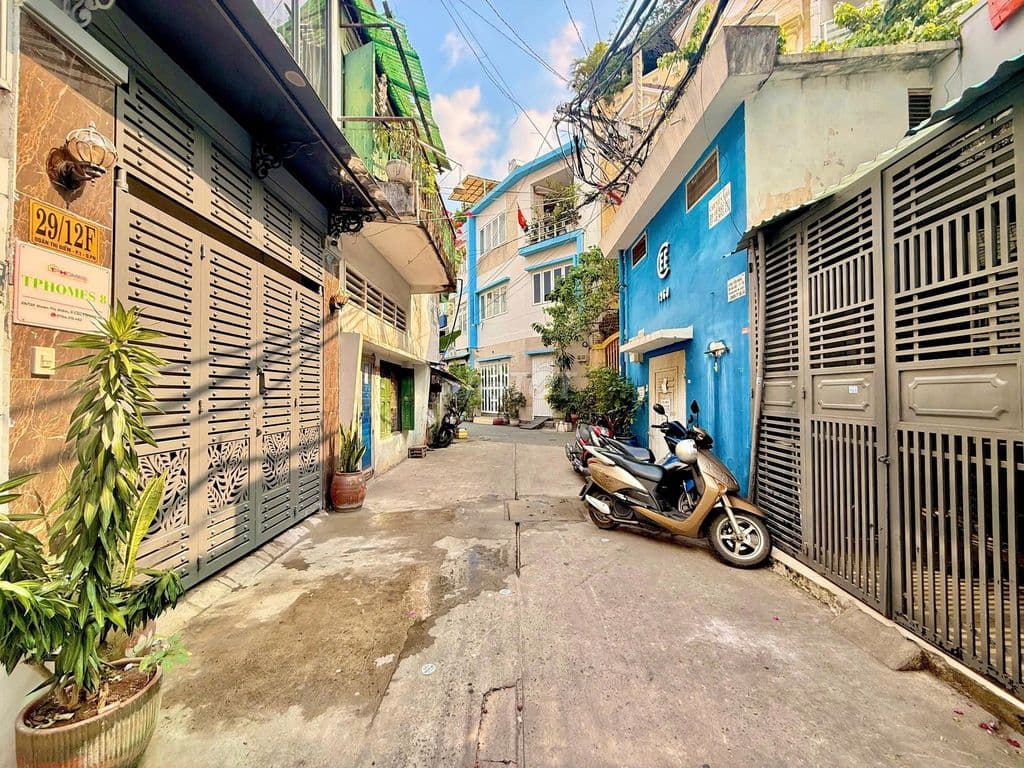 Dưới 10 tỷ - Nhà đẹp dòng tiền tốt hẻm sang đường Đoàn Thị Điểm - Ảnh 2