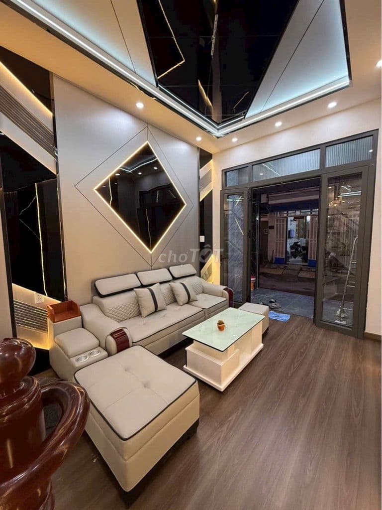 3 TỶ 550 – NHÀ ĐẸP 3 TẦNG –FULL NỘI THẤT–XE HƠI ĐỖ CỬA, HUỲNH TẤN PHÁT