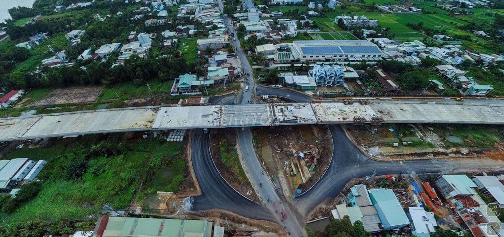 Bán gấp lô 1200m2 có 400m mt rạch cây xanh cách Vành Đai 3 500m. - Ảnh 2