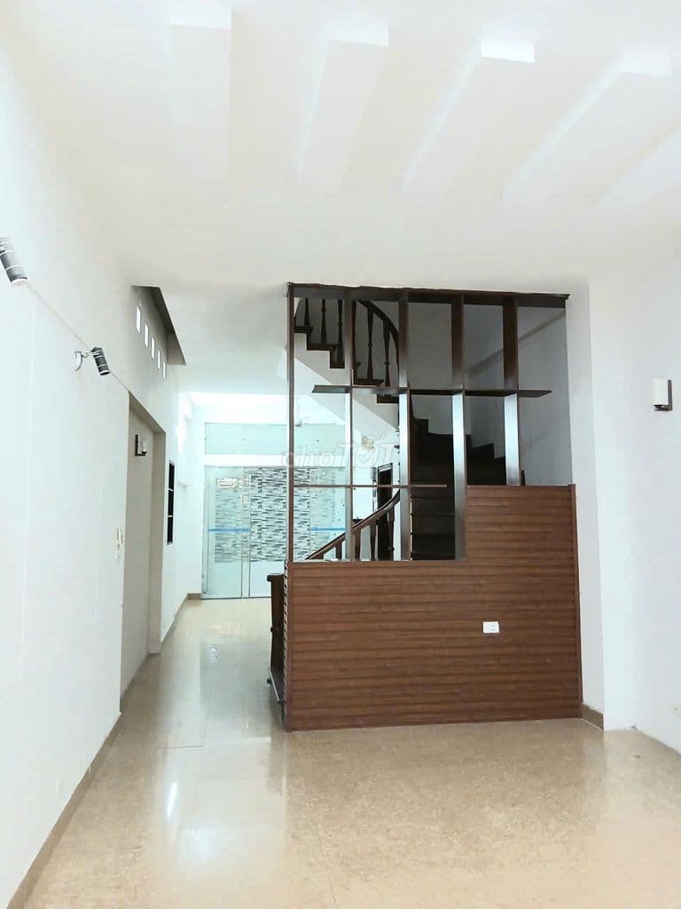 Chính chủ bán nhà 5 tầng Lạc Long Quân 73m2. 6PN, gần Lotte Tây Hồ, HN