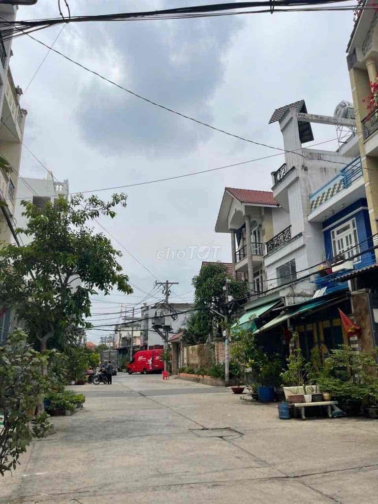 Gấp - Nhà 3 tầng - Hẻm xe hơi - Ngay Lê Văn Quới. Cách Ngã 4 Xã 100m - Ảnh 2