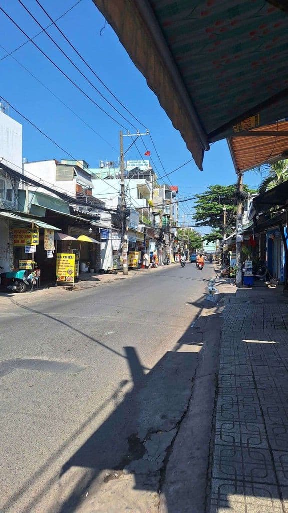 3.2tỷ Nhà đẹp 3 tầng, 2 mặt hẻm, đường số 8, Thông Tây Hội, SHR vuông