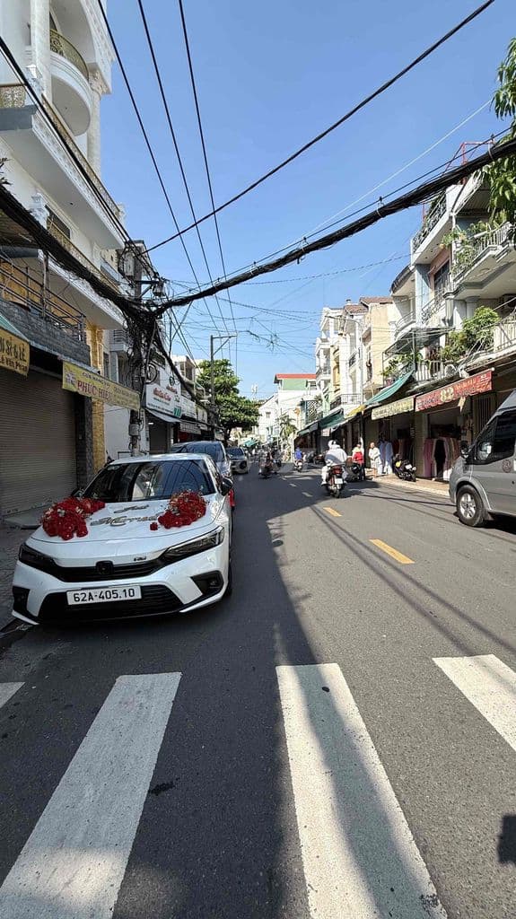 VIP VƯỜN LÀI LÊ VĂN PHAN Ô TÔ NGỦ TRONG NHÀ 3 TẦNG DT 4.5X20