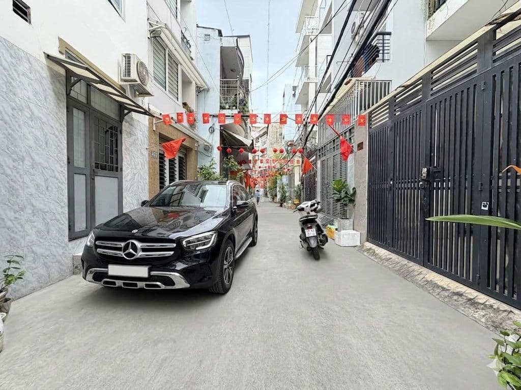 Nhà Căn Họ Dịch Vụ Đang Có Dòng Tiền Tốt Hẻm Ôtô