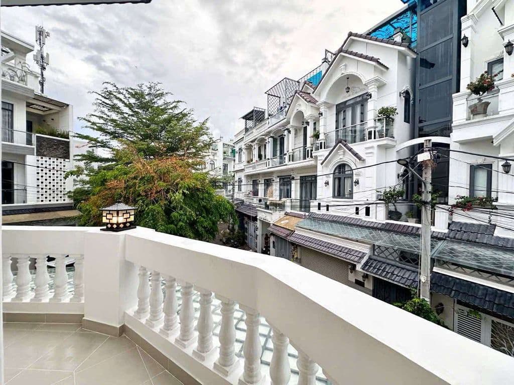 biệt thự 4 tầng 5pn gần Phú Mỹ quận 7 giá 8 tỷ 450
