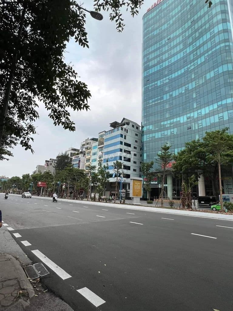 Chủ Bán nhà phân lô Hoàng Quốc Việt–Nghĩa Đô ôtô vào nhà mặt tiền 6m