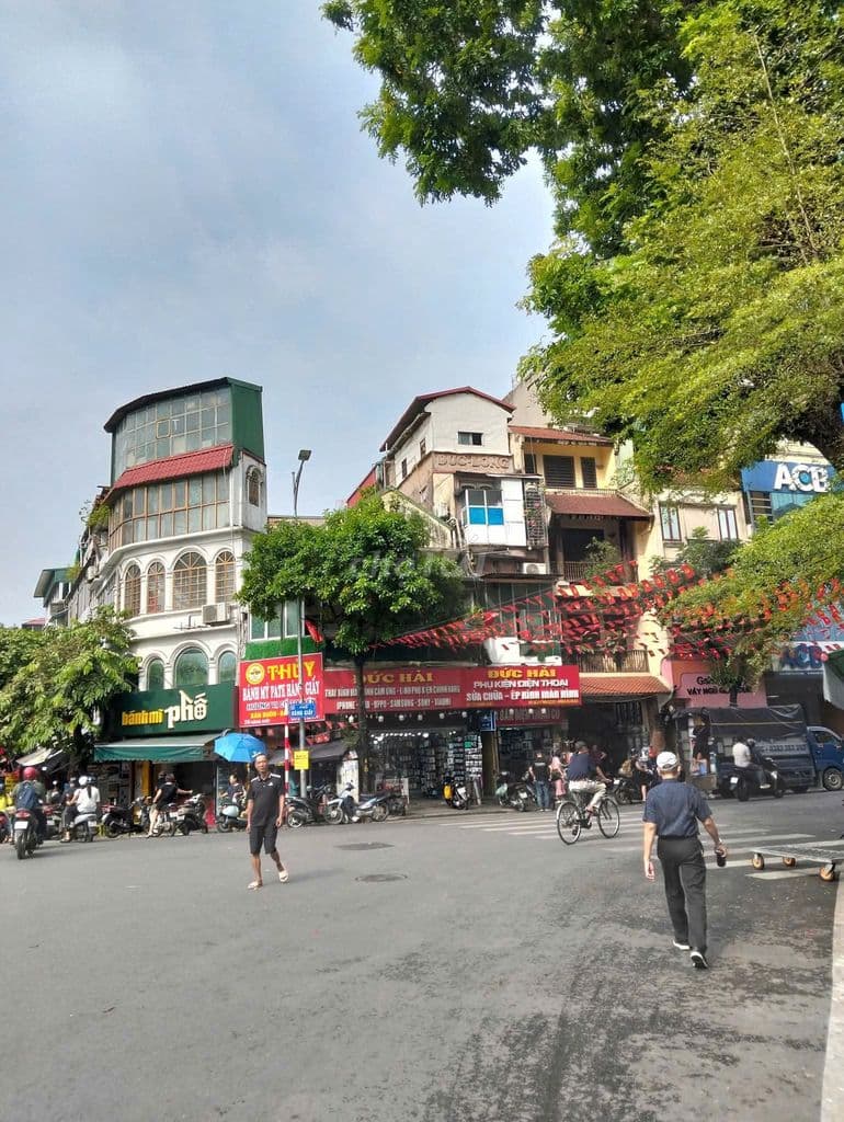 Chỉ 15 tỷ nhà 30m, 2,5 tầng, mặt phố Hàng Giấy - Hoàn Kiếm - Hà Nội - Ảnh 2