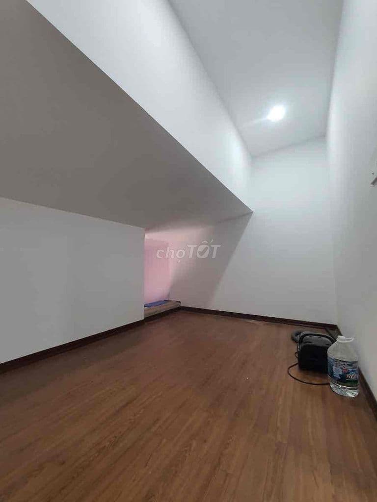 Bán căn TT sát phố Hoàng Đạo Thành-Oto chân cầu thang-120m2;4N,2VS