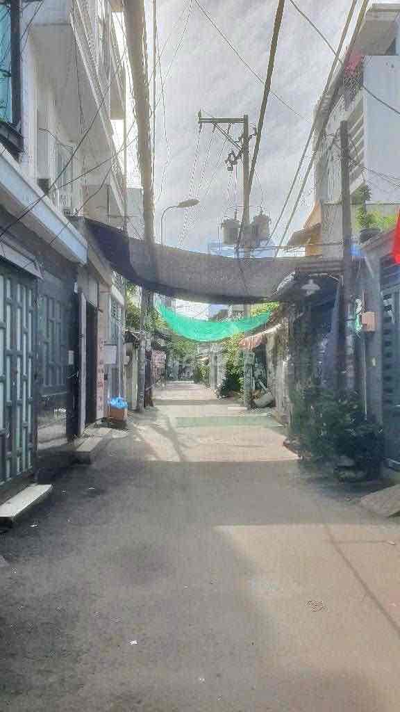 Đường xe hơi thông - Dương quảng hàm - 3 phòng ngủ -đang cho thuê 17tr