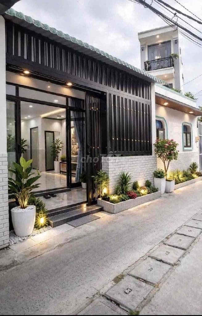 BÁN NHÀ ĐẸP HÓC MÔN – NGANG 12M HIẾM – XE HƠI TỚI NHÀ – GIÁ 3.999TY TL