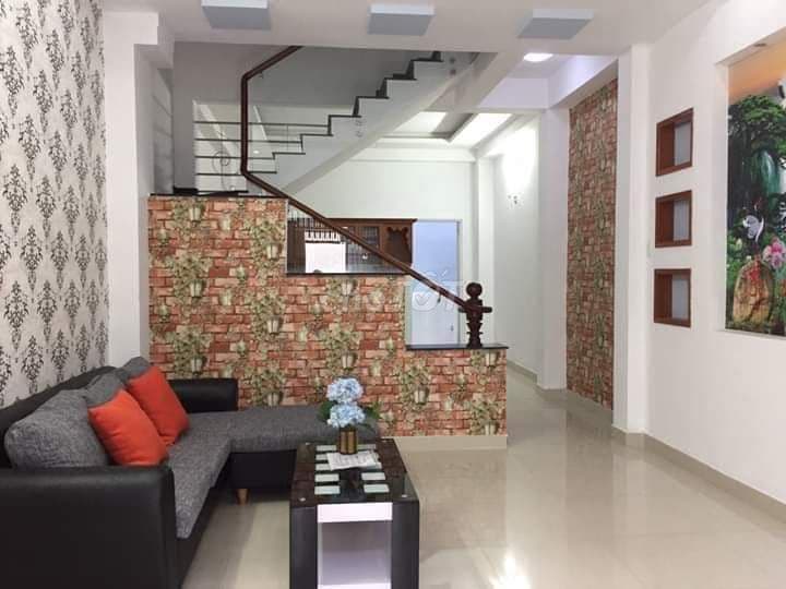 Nhà rộng 2 tầng, gần chung cư Ruby Nguyễn Sỹ Sách.