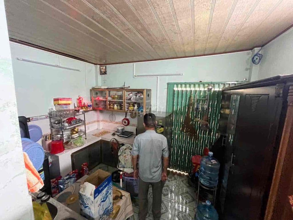 NHÀ GIÁ HIẾM ĐƯỜNG TỈNH LỘ 10. DTSD 4M x 13.7M - Ảnh 3