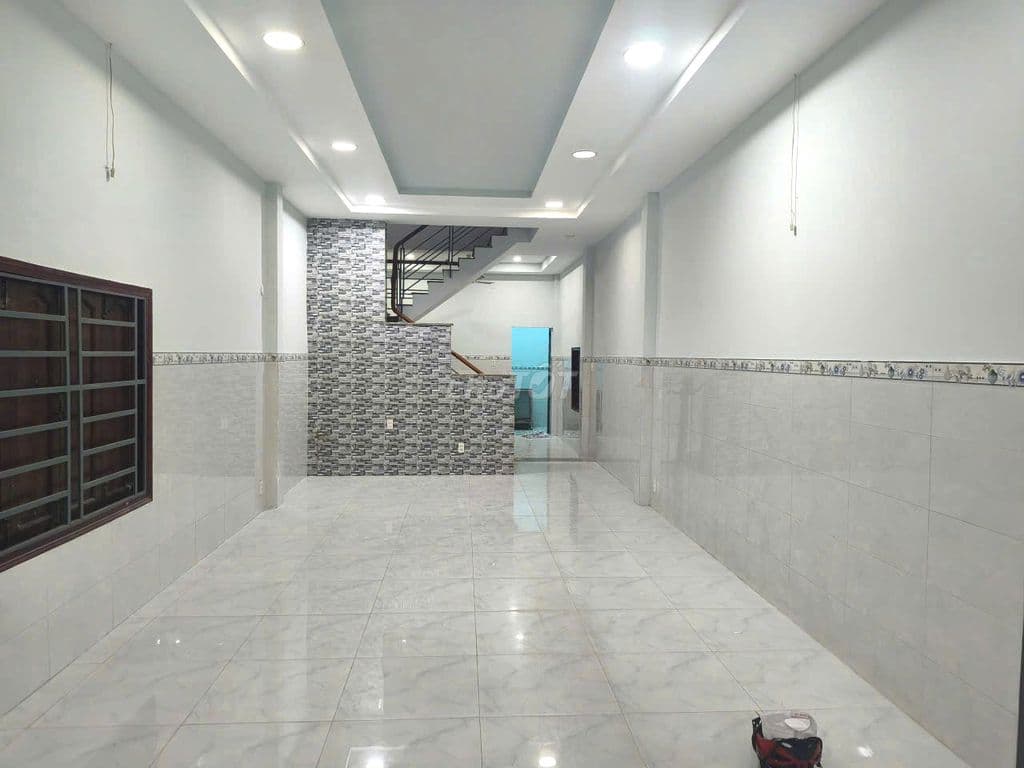 NGAY LÊ TRONG TẤN-HẺM XE HƠI THÔNG- NHÀ 2 TẦNG 94M2-4.5x21. CHỈ 6.7 TỶ - Ảnh 2