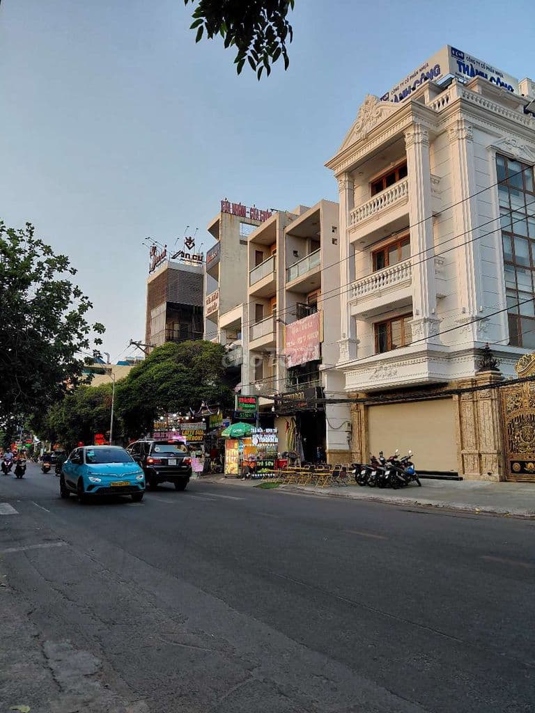 BIỆT THỰ NỘI BỘ DƯƠNG ĐỨC HIỀN KHU VIP