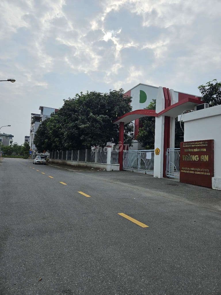 CỰC HIẾM PHỐ LÂM HẠ – MẶT PHỐ VIEW HỒ – 3 THOÁNG Diện tích 300m2