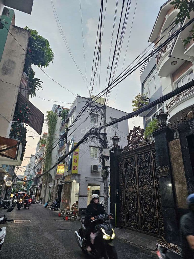 Nhà 75m2 Đoàn Thị Điểm, quận Phú Nhuận