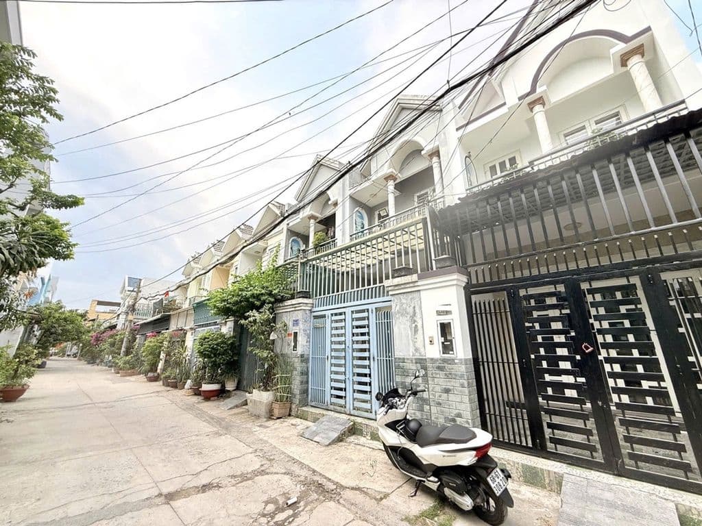 Nhà đẹp 4x15m Thạnh Lộc 22, Q12 – Hẻm 6m thông, xe hơi vào tận nhà