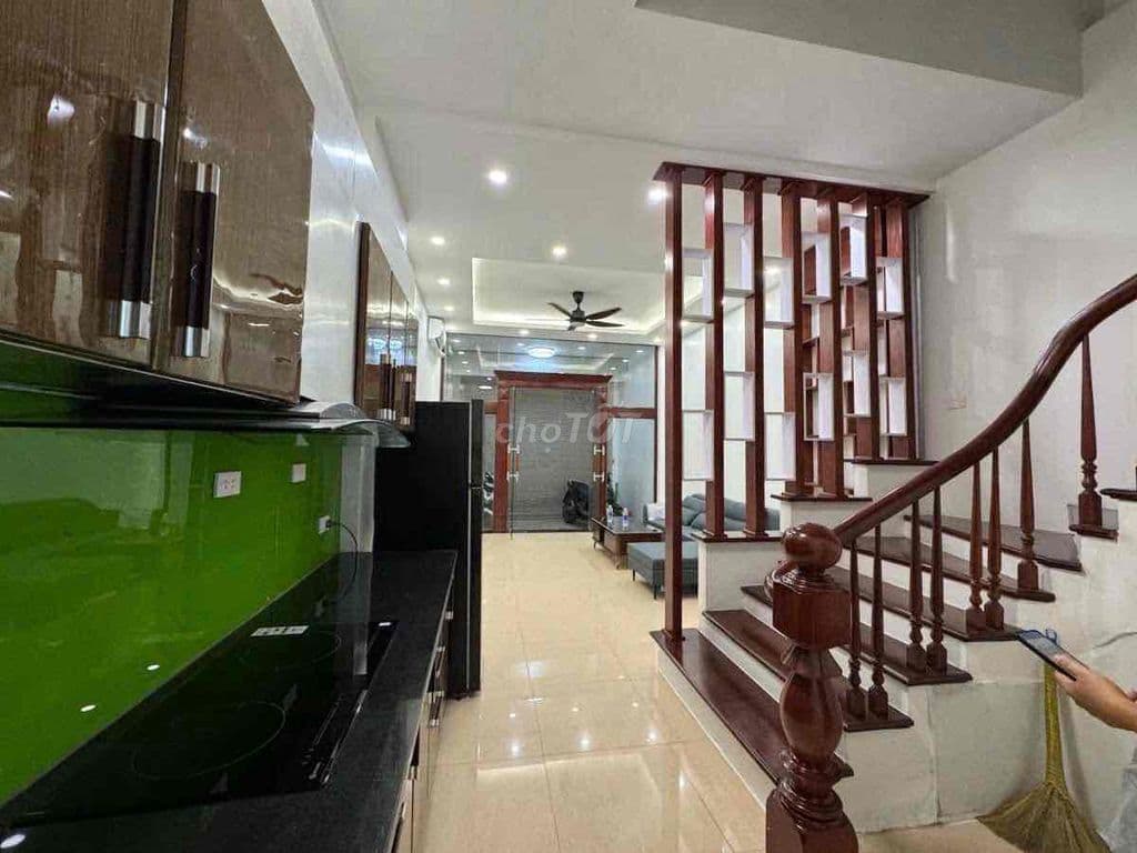 Nhà đẹp 7 tầng phố Thịnh Hào giá rẻ bất ngờ - Ảnh 3