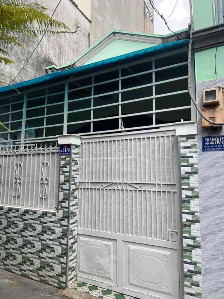 Bán nhà Đông Hưng Thuận 55m² nở hậu đẹp, cách MT 1 căn, giá 4.495 tỷ.