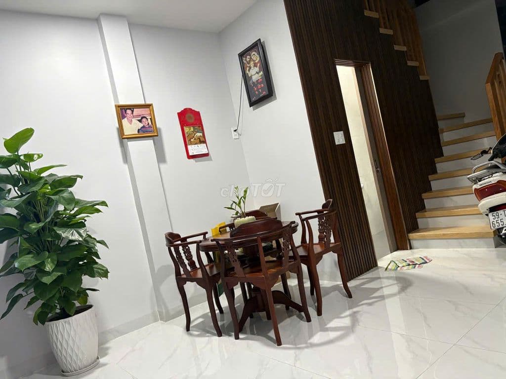 Nhà sát MT Nguyễn Kiệm, DT 40m2, 4 tầng giá hơn 5 tỷ - Ảnh 2