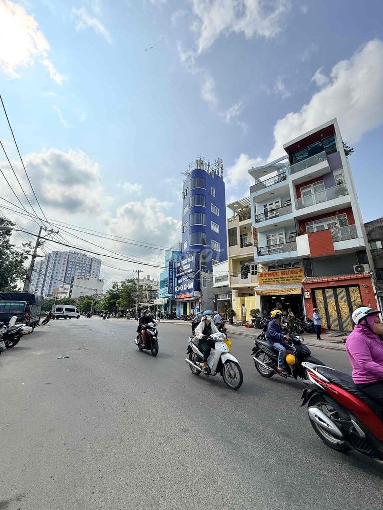 BÌNH THẠNH KẾ BÊN CHỢ BÀ CHIỂU , ĐẤT 60M,NHỈNH 8 T.Ỷ