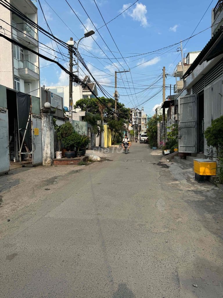 nhà đúc l1 tấm phường đông hưng thuận Q13 dt: 190m2