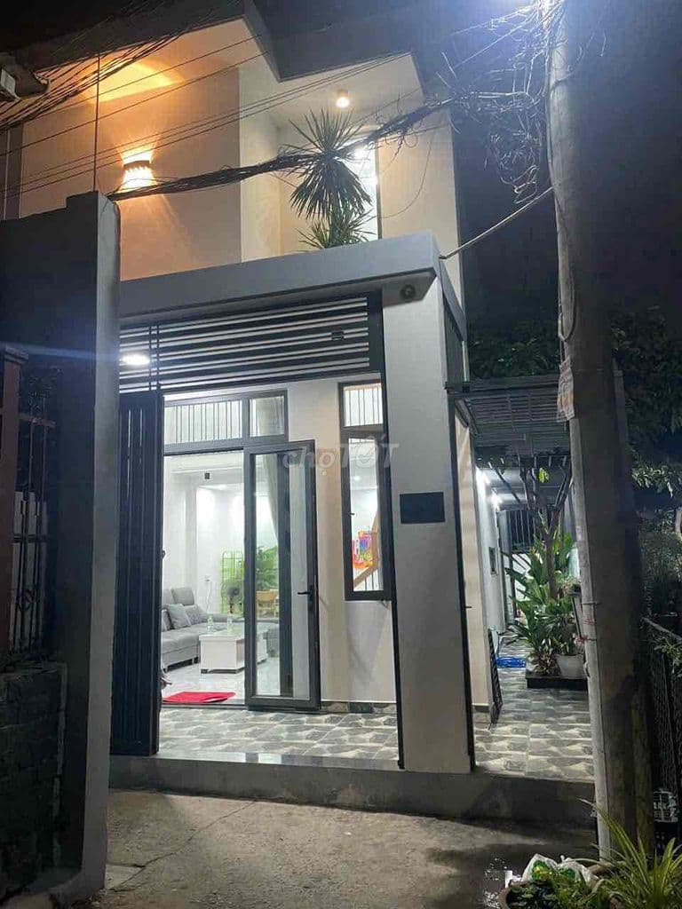 nhà shr căn góc 2 mt cách cầu sắt apđ 200m sang Gò Vấp