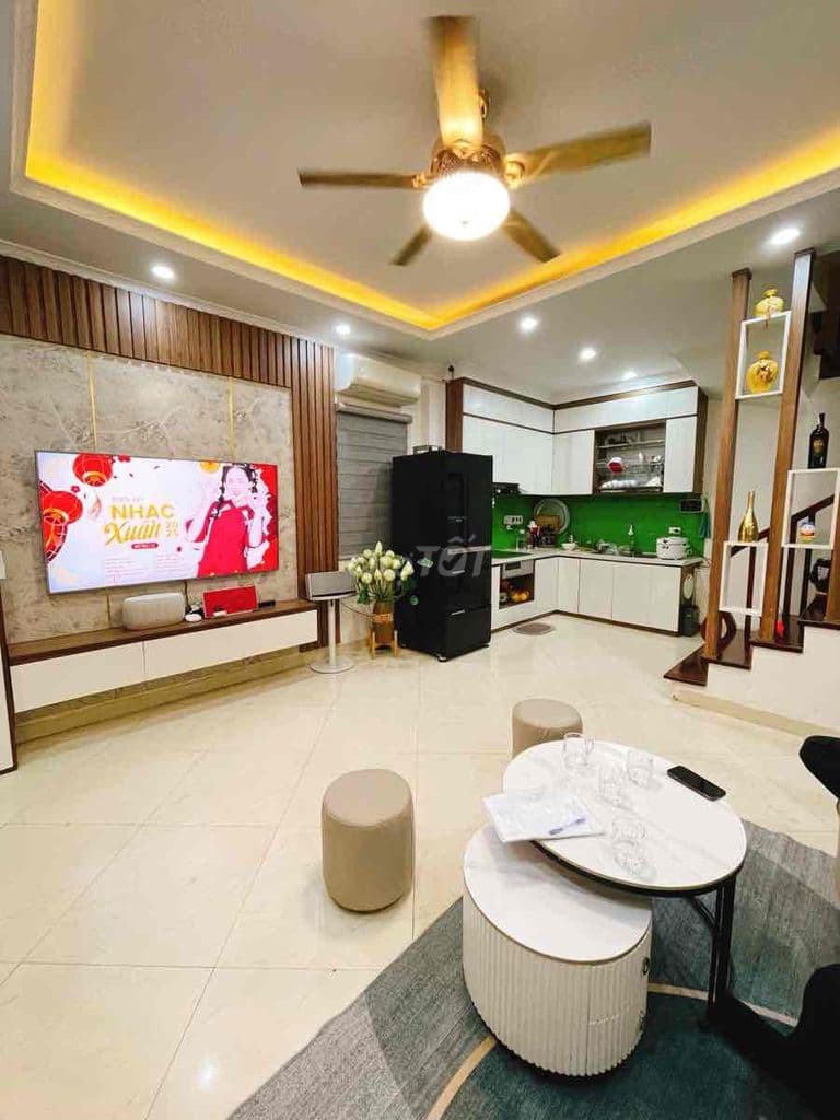 Quá đẹp! Nhà riêng Phố Chùa Láng, 30m ô tô, ngõ thông, full NT, 39mx5T - Ảnh 2