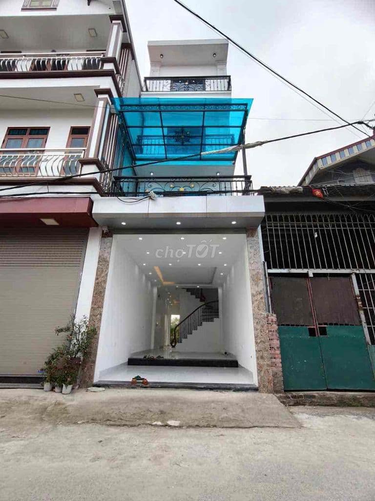 Nhà Phượng Cách 42m2 Đơn Lập 4 tầng Ô tô đỗ cổng giá 3 tỷ 9