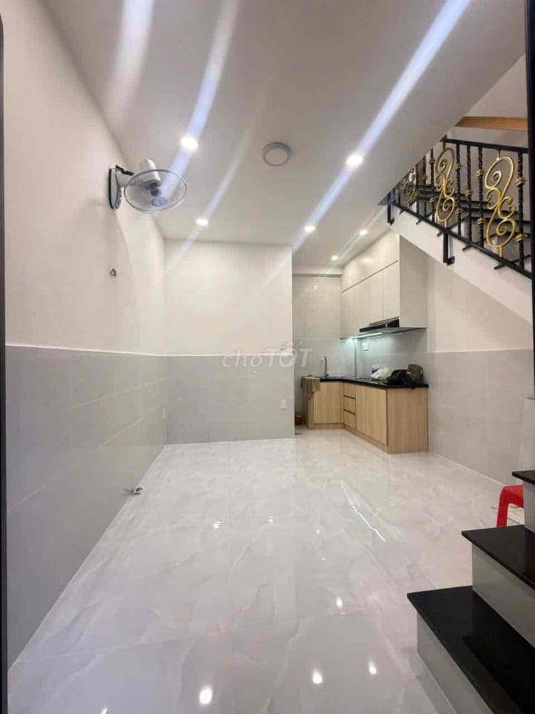 HƠN 1 TỶ CÓ HỘ KHẨU SG - NHÀ NHỎ XINH CHO GD TRẺ - SV - MỚI ĐI LÀM