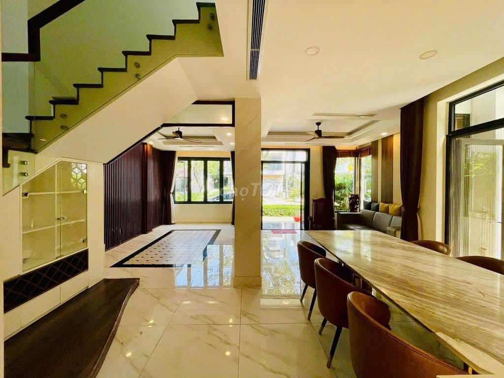 Bán gấp Biệt thự song lập Lucasta 203m2,có nội thất,hướng mát, sổ hồng - Ảnh 2