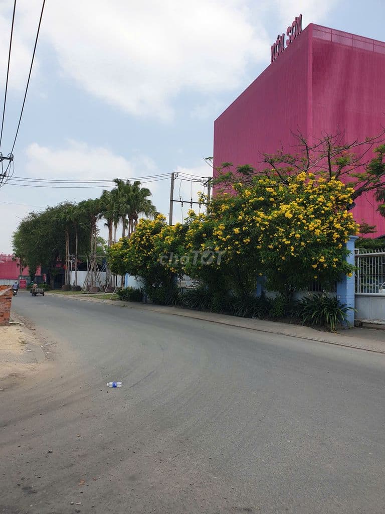 HOT - Đất full thổ 5m*25m, đường thông 10m, gần chợ đầu mối Hóc Môn