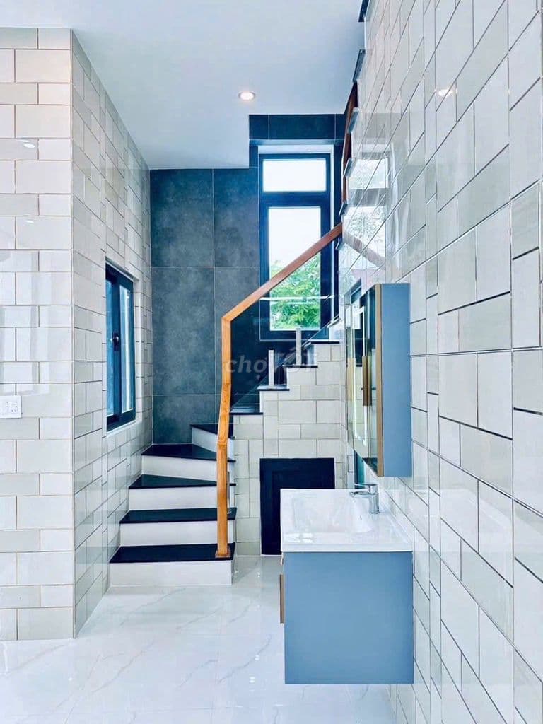 CÔ HOA BÁN GẤP NHÀ 1T1L 68M2 LÊ VĂN VIỆT TĐ GIÁ 1TY750TR SHR HẺM 6M