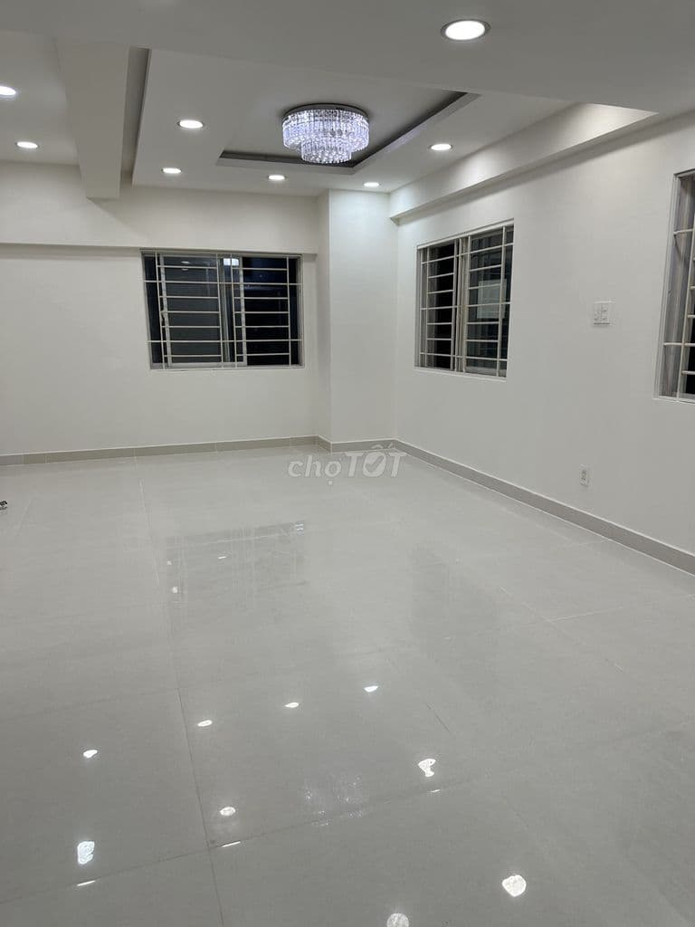 Bán căn 3pn 3wc PHÚ MỸ THUẬN, tầng trệt (duplex). Giá bán: 4.9 tỷ