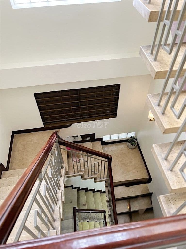 MẶT TIỀN MAI THỊ LỰU–GẦN CHỢ ĐAKAO QUẬN 1–69M2–5 TẦNG–CÓ HẺM SAU