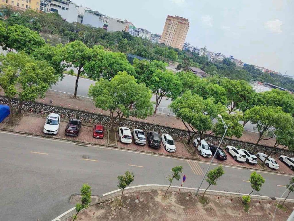 Chỉ hơn 2 tỷ có ngay nhà đẹp Long Biên . Fun nội thất Các bác có nhu