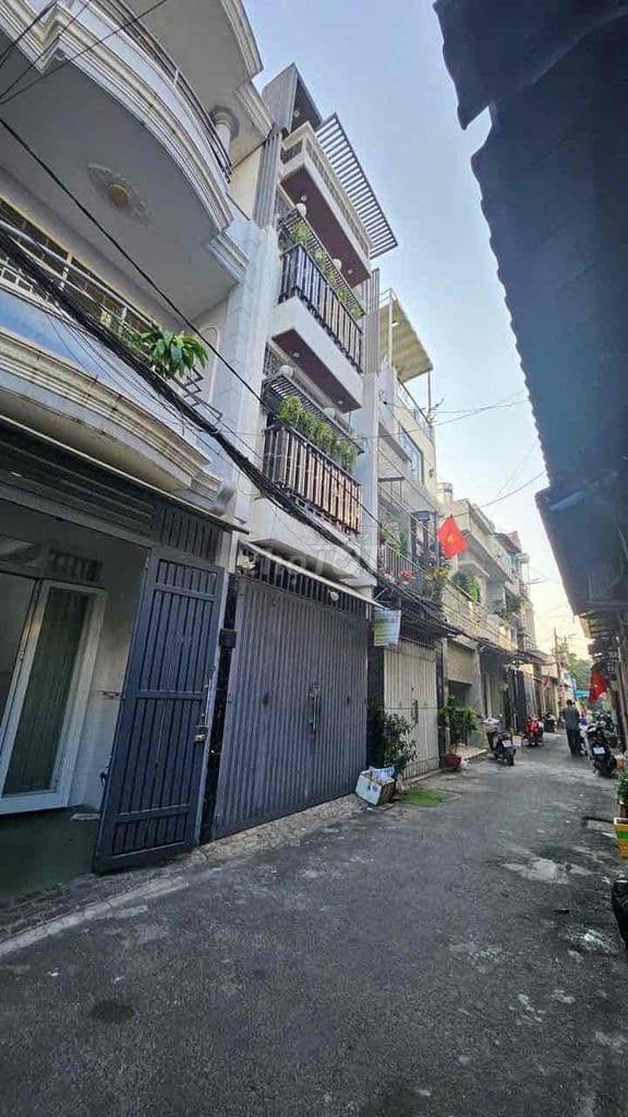 ban nha hem xe hoi 140/ pham van chieu p9 gv gia 5,5 ty TL