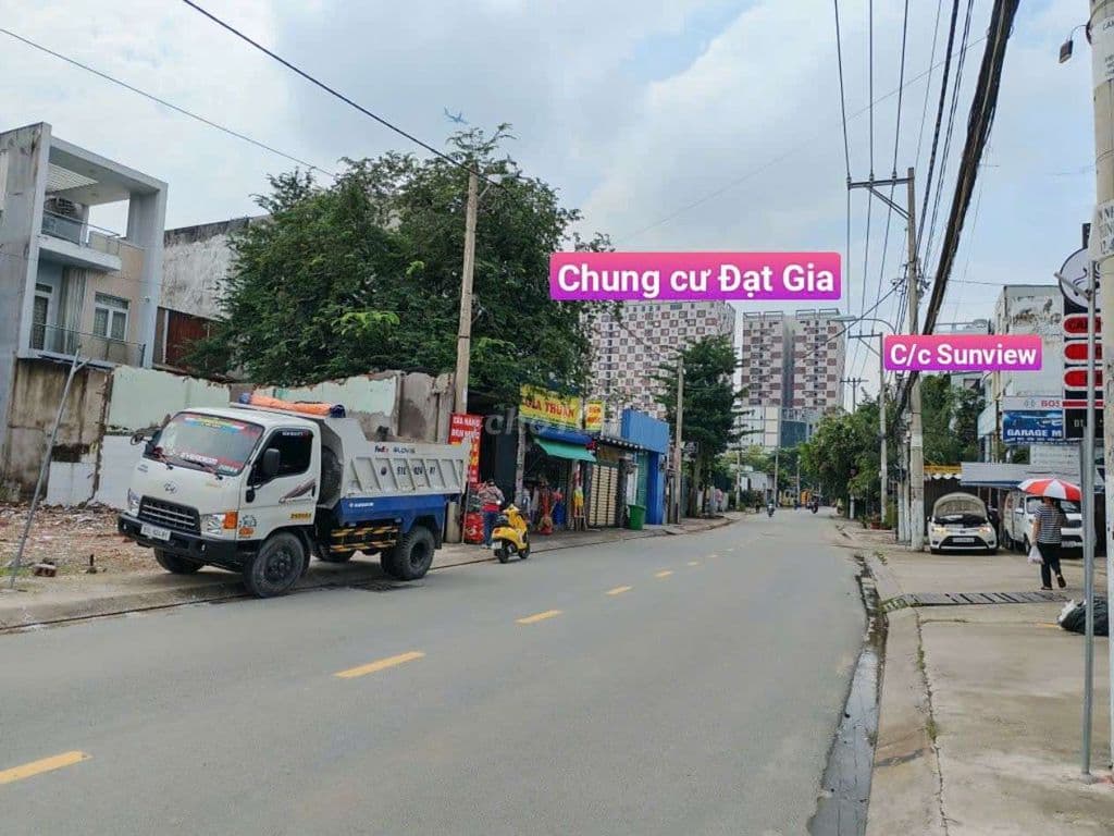 Mặt tiền 5,8x19,2 đường Cây Keo góc , ngay Tô Ngọc Vân