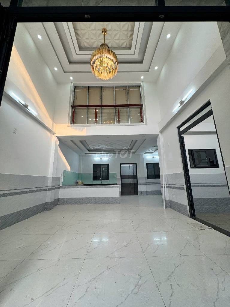 Nhà trệt lững 2 lầu sân thượng. Gần Quận 7 - Full nội thất. MT 8M