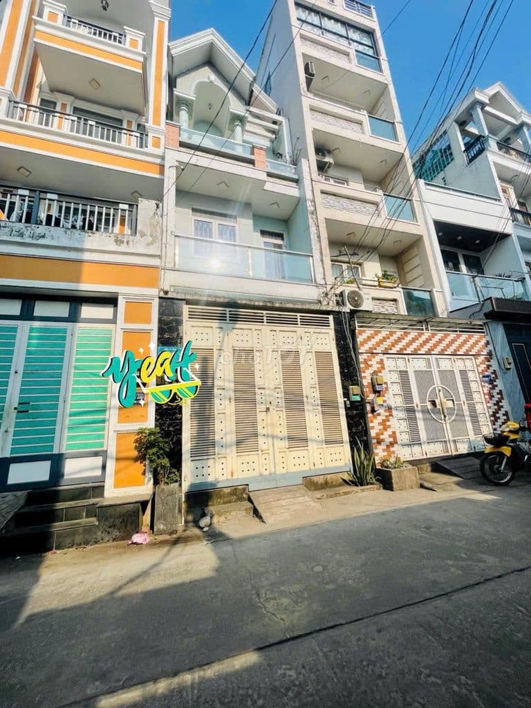 Định cư nước ngoài cần bán căn nhà đang ở hiện hữu - Tặng nội thất