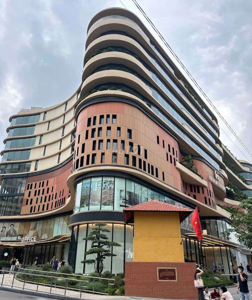 6 tỷ - căn tập thể Nguyễn Thái Học,110m,4 ngủ, gần TTTM Hanoi center
