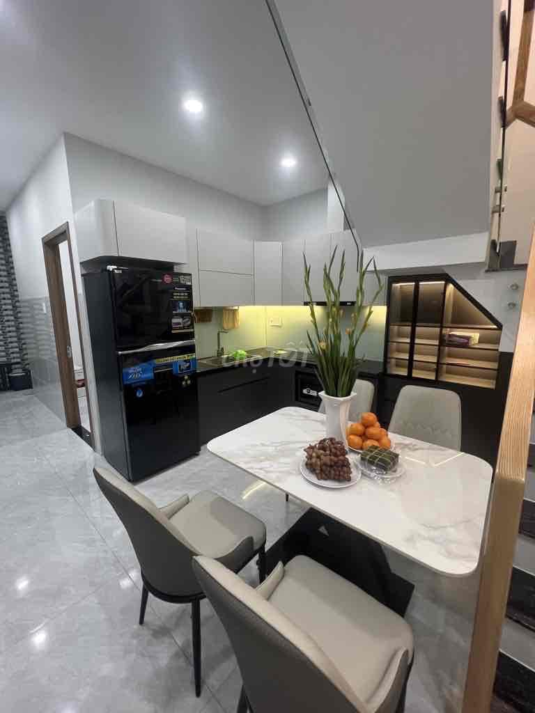 Bán nhà ngộp 4x15m mặt tiền số sát chợ Tân Quy trung tâm Q7 - Ảnh 2