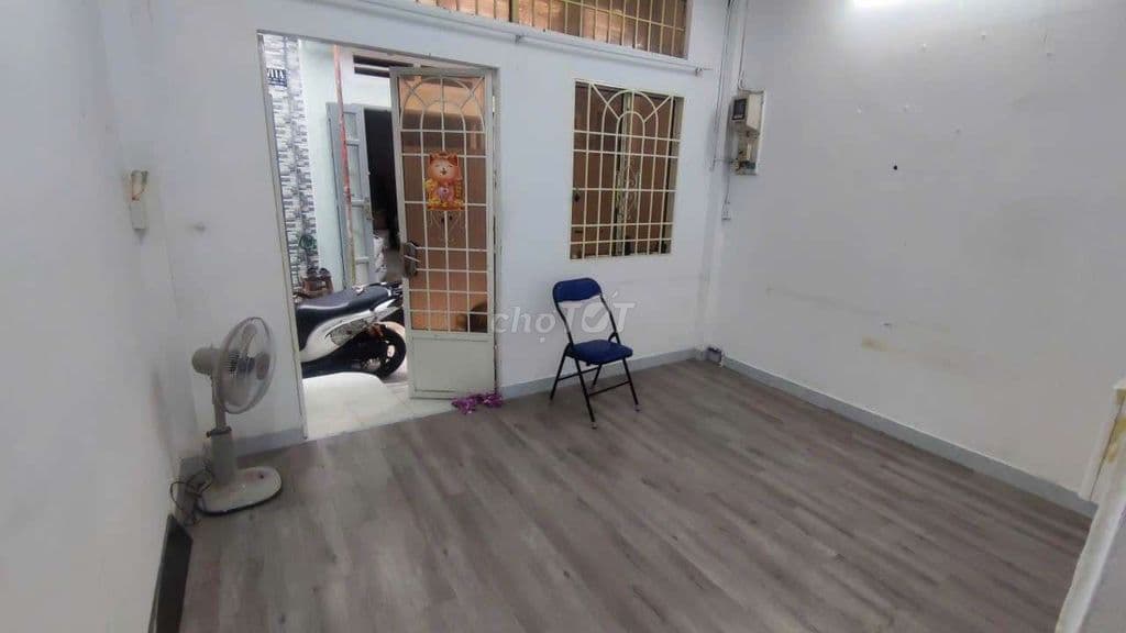 bán đất tặng nhà cấp 4