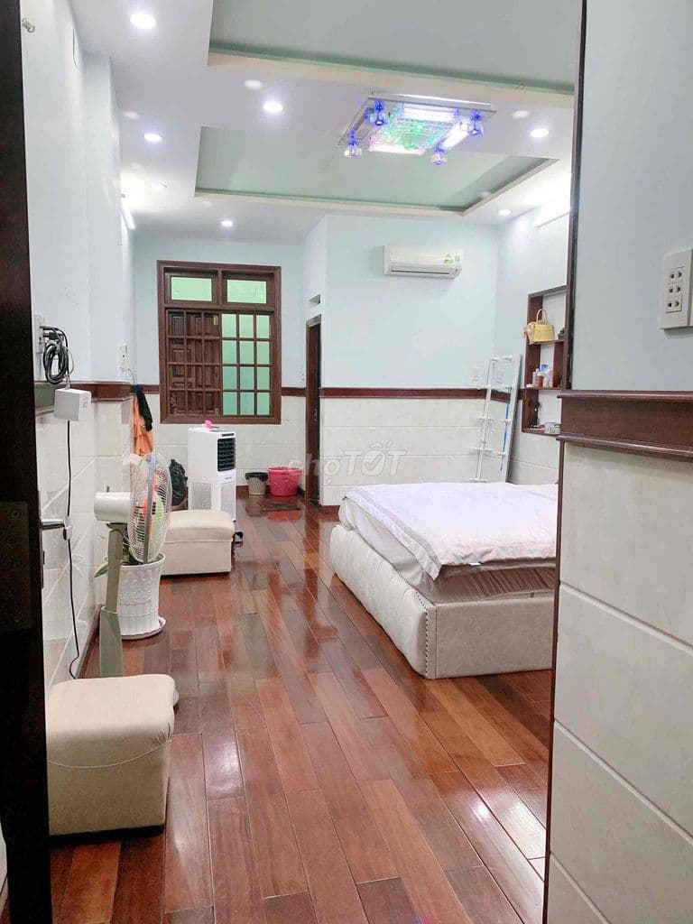 Nhà đẹp và sang, nội thất gỗ cao cấp. Khu an ninh, dân trí cao. Không - Ảnh 3