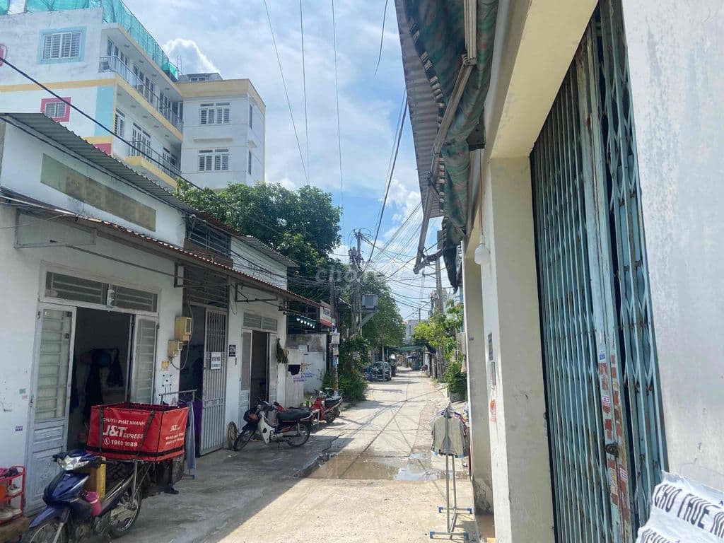 nhà cach khu trung tâm hành chính p Bình Tân 300 m